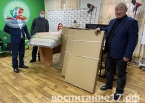 Поделись кроваткой